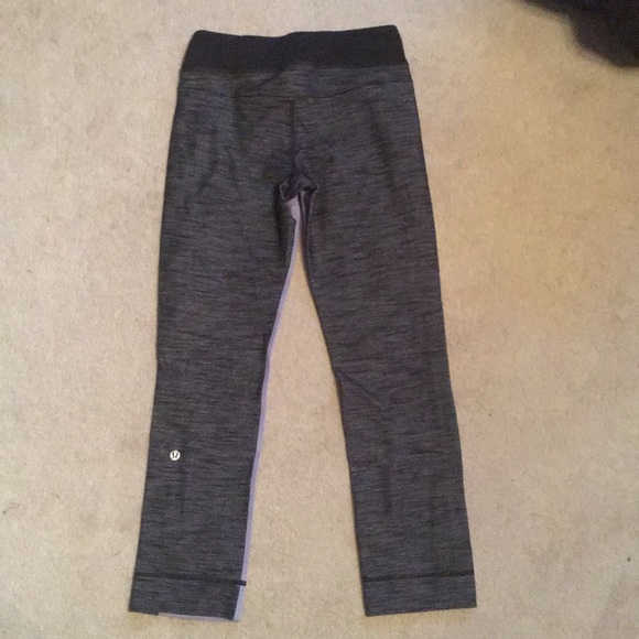 Lululemon Cropped Pants Grey Purple Sz 4 - Picture 2 of 2